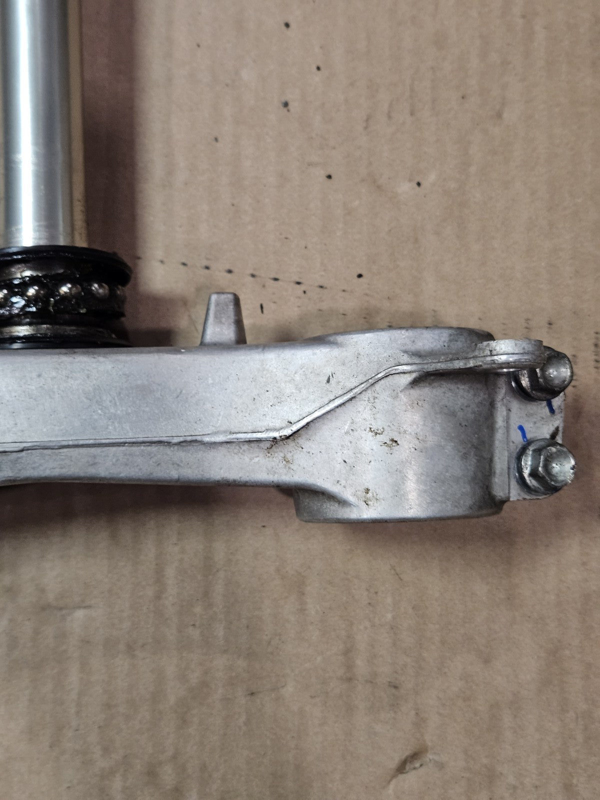 06-25 SUZUKI GSXR 600 750 OEM FRONT FORKS CLAMP LOWER TRIPLE TREE STEM5