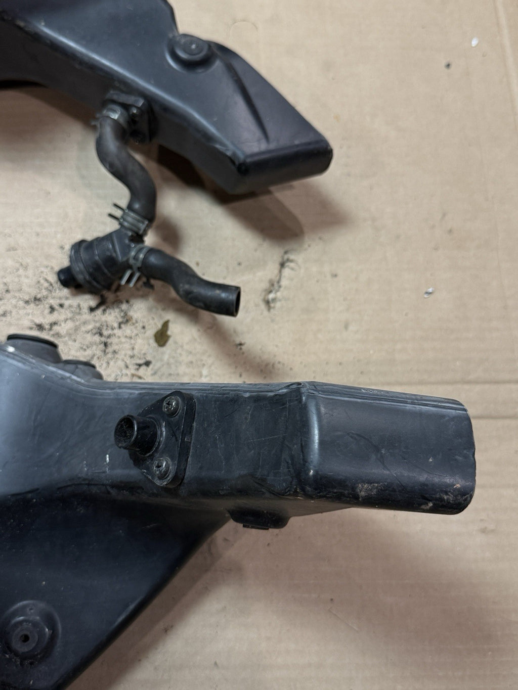 1998-1999 Kawasaki Ninja ZX6R ZX600G OEM Ram Air Intake Ducts LH RH 14073-173215
