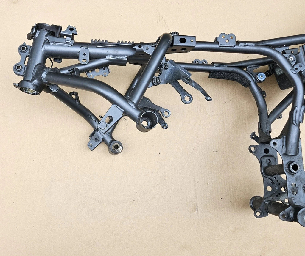 2022-2025 Yamaha YZF R7 OEM Main Frame Chassis CLN Road Ready Straight NO DAMAGE2