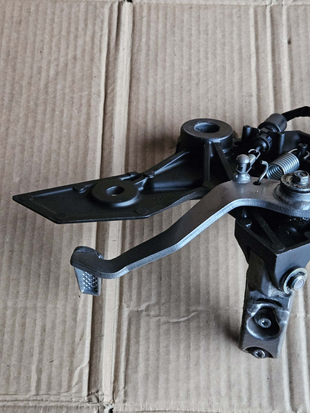 17-19 Kawasaki Ninja 650 Z650 OEM Right Rearset Rear Set Driver Foot Peg Bracket13