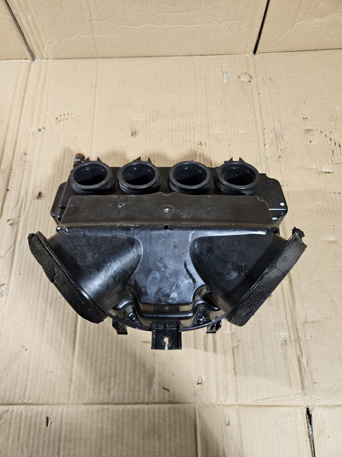 2006 Suzuki GSXR600 Airbox Partial OEM 1370001H01 2006-2007 Genuine Intake 12