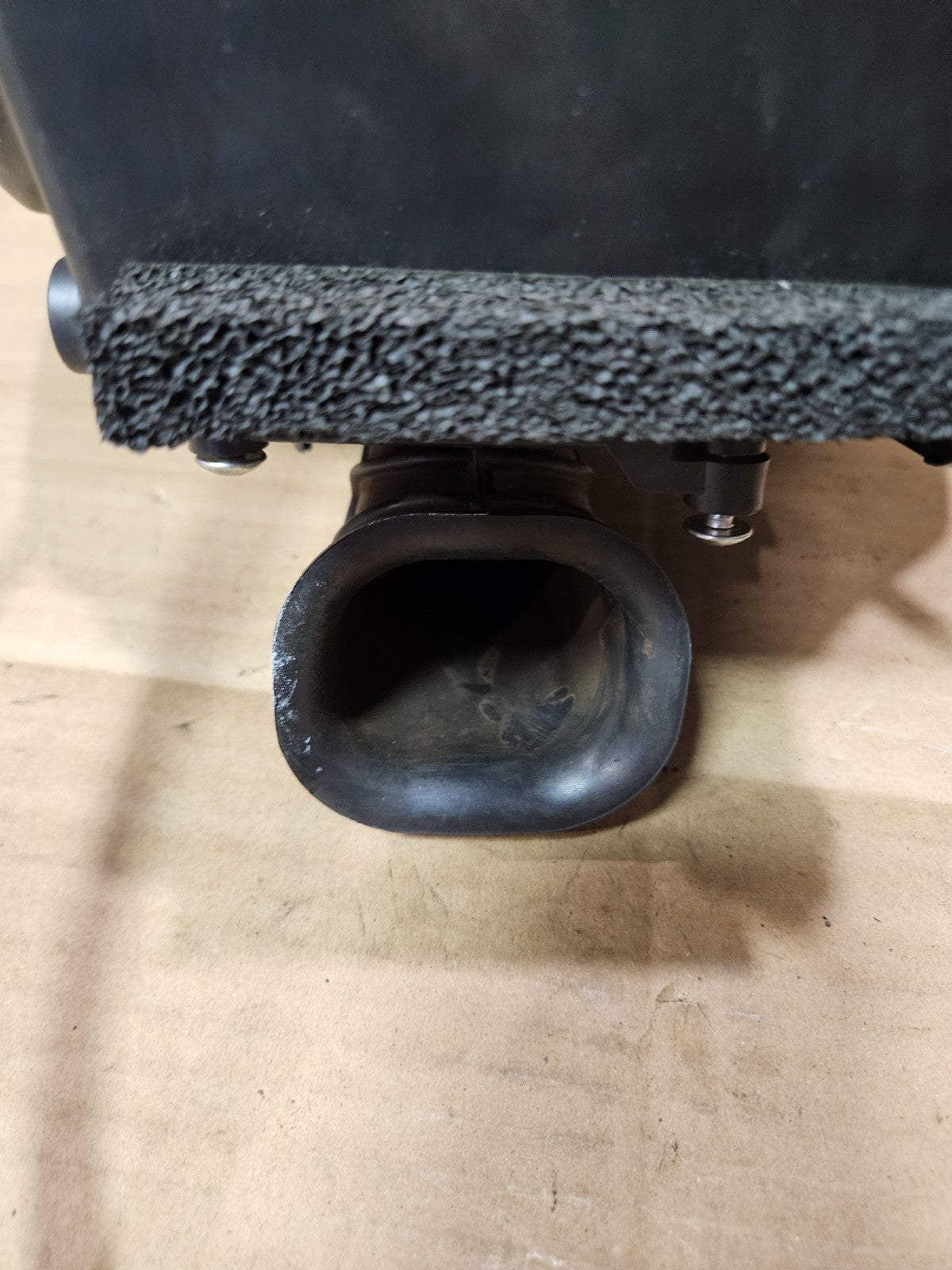 2022-2025 Yamaha YZF-R7 R7 OEM Airbox Air Cleaner Case Intake Box 1WS-14401-004