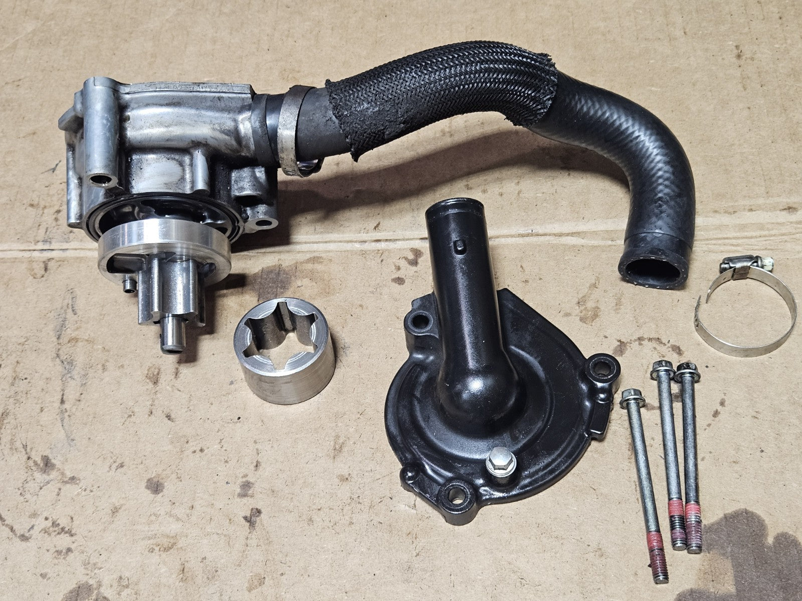 13-23 2023 Kawasaki Ninja Zx6r Oem Water Coolant Pump Oil Cover 16142-0732
