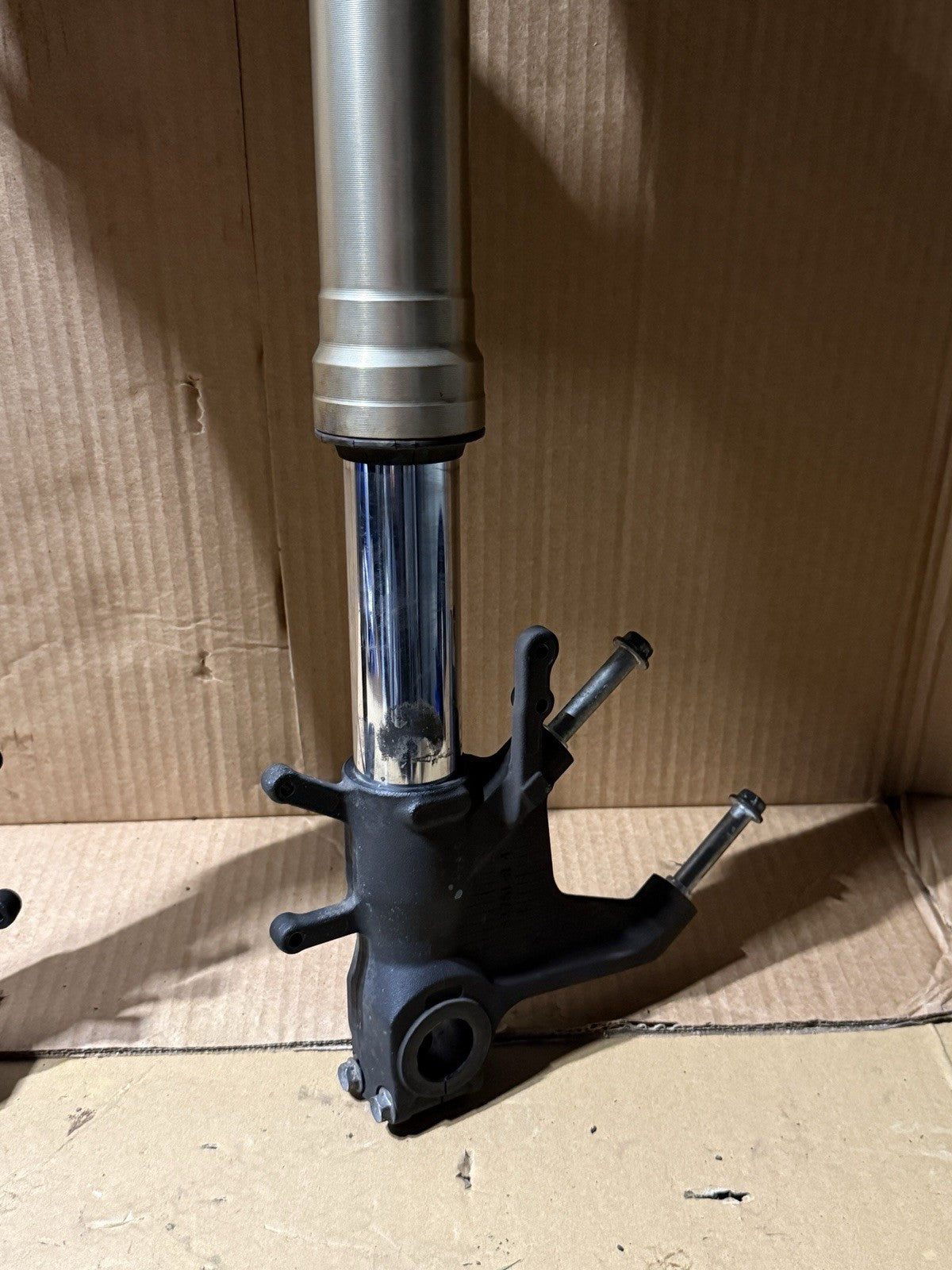 06-07 Suzuki GSXR600 GSX-R600 K6 K7 OEM Front Fork Lower Triple Tree 51103-01H009