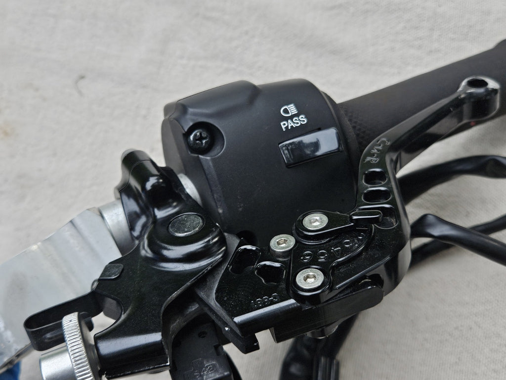 2016-2020 Kawasaki ZX10R ZX10RR OEM LH Left Clip On Handlebar Switch 46091-06068