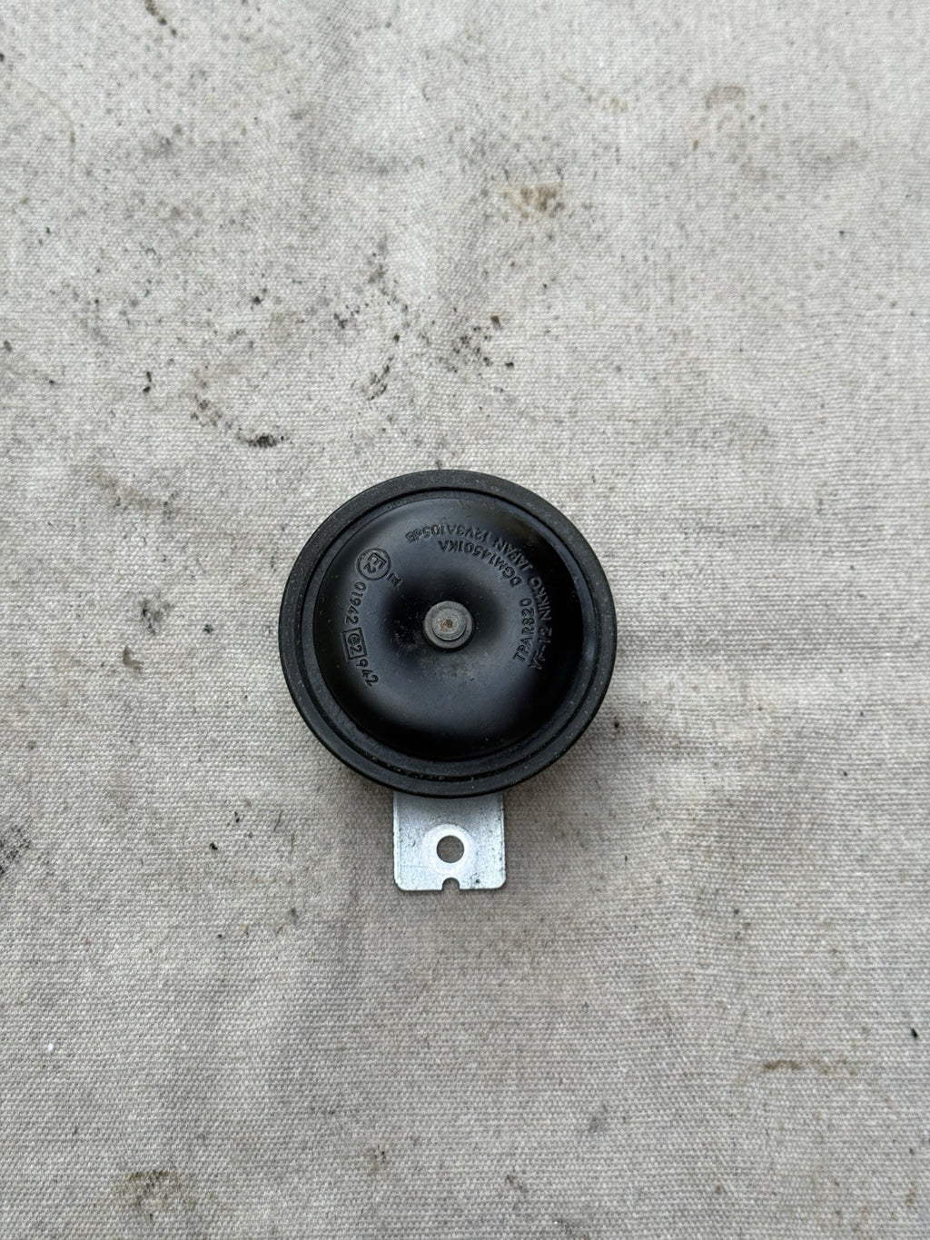 2004-2008 Yamaha YZF-R1 R1 OEM Horn Signal Mount Bracket Wire Plug Connector 5VY2