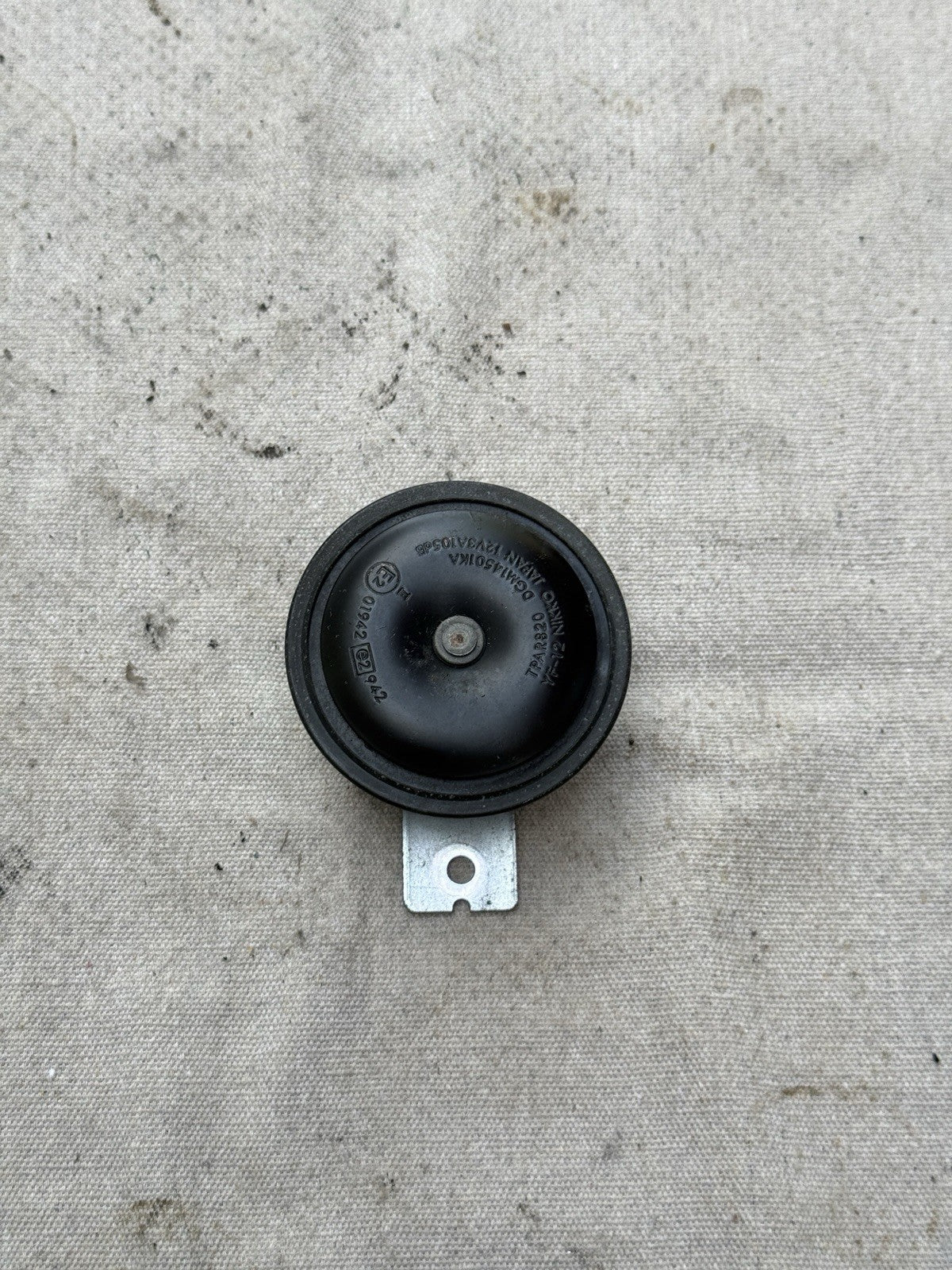 2004-2008 Yamaha YZF-R1 R1 OEM Horn Signal Mount Bracket Wire Plug Connector 5VY2