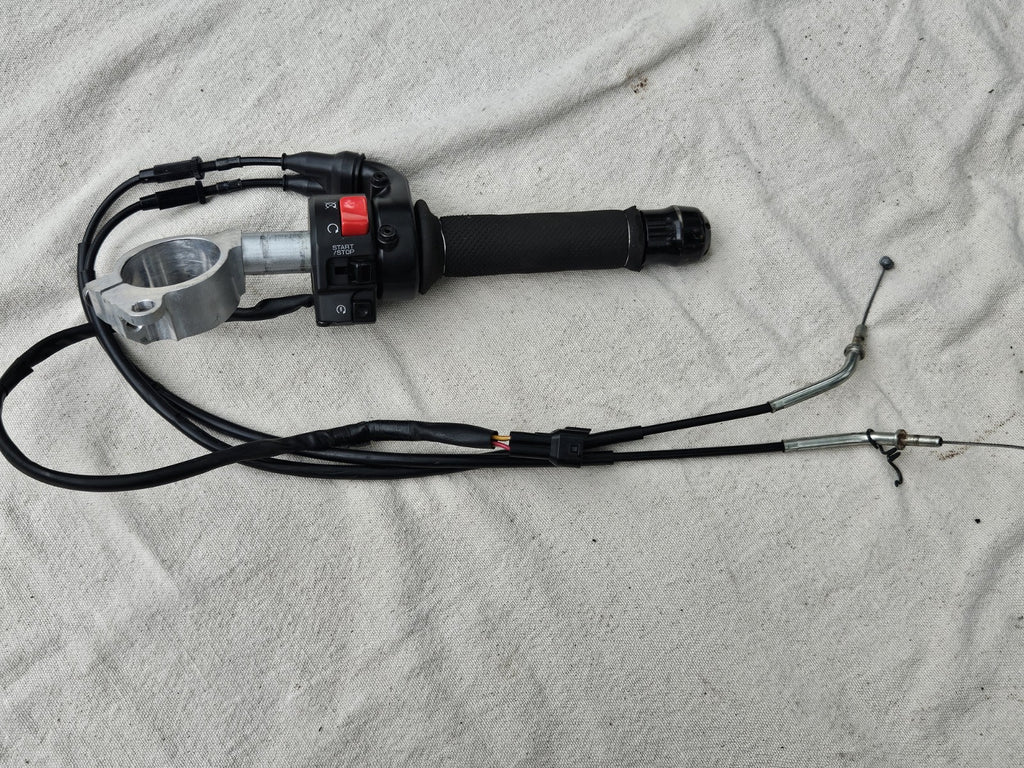 2016-2020 Kawasaki ZX10R ZX10RR OEM RH Right Clip On Handlebar Switch 46091-04220