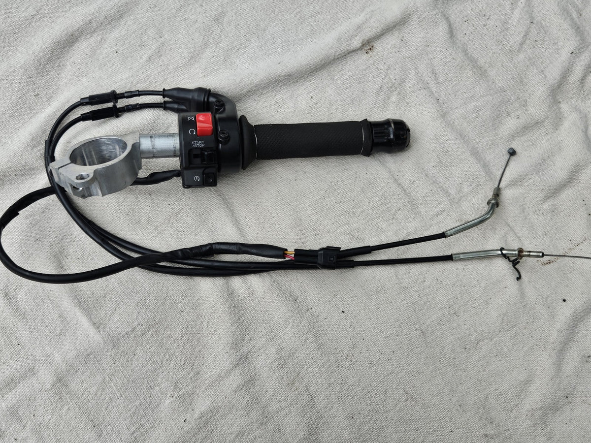 2016-2020 Kawasaki ZX10R ZX10RR OEM RH Right Clip On Handlebar Switch 46091-04220