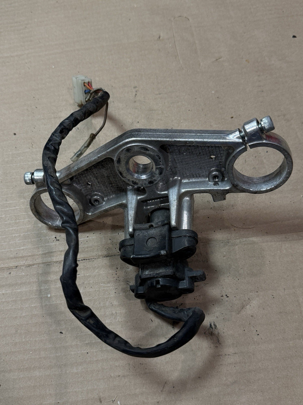 1998 1999 Kawasaki Ninja ZX6R ZX600G OEM Upper Triple Tree Ignition Switch Key10