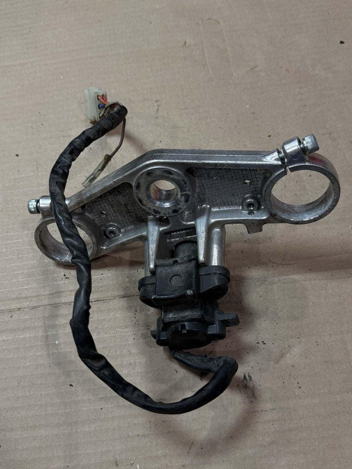 1998 1999 Kawasaki Ninja ZX6R ZX600G OEM Upper Triple Tree Ignition Switch Key10