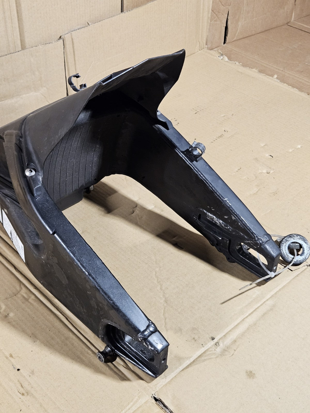 08-16 YAMAHA YZF R6 R6R YZFR6 REAR SWINGARM BACK SUSPENSION SWING ARM OEM9