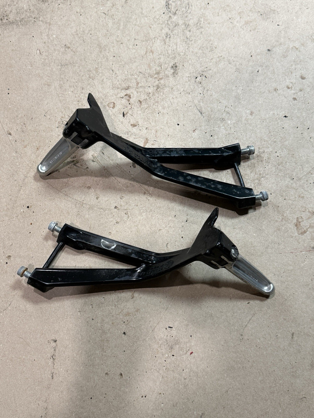 2008-2013 Ducati 848 EVO OEM Rear Passenger Foot Peg Brackets Footrest Hangers2