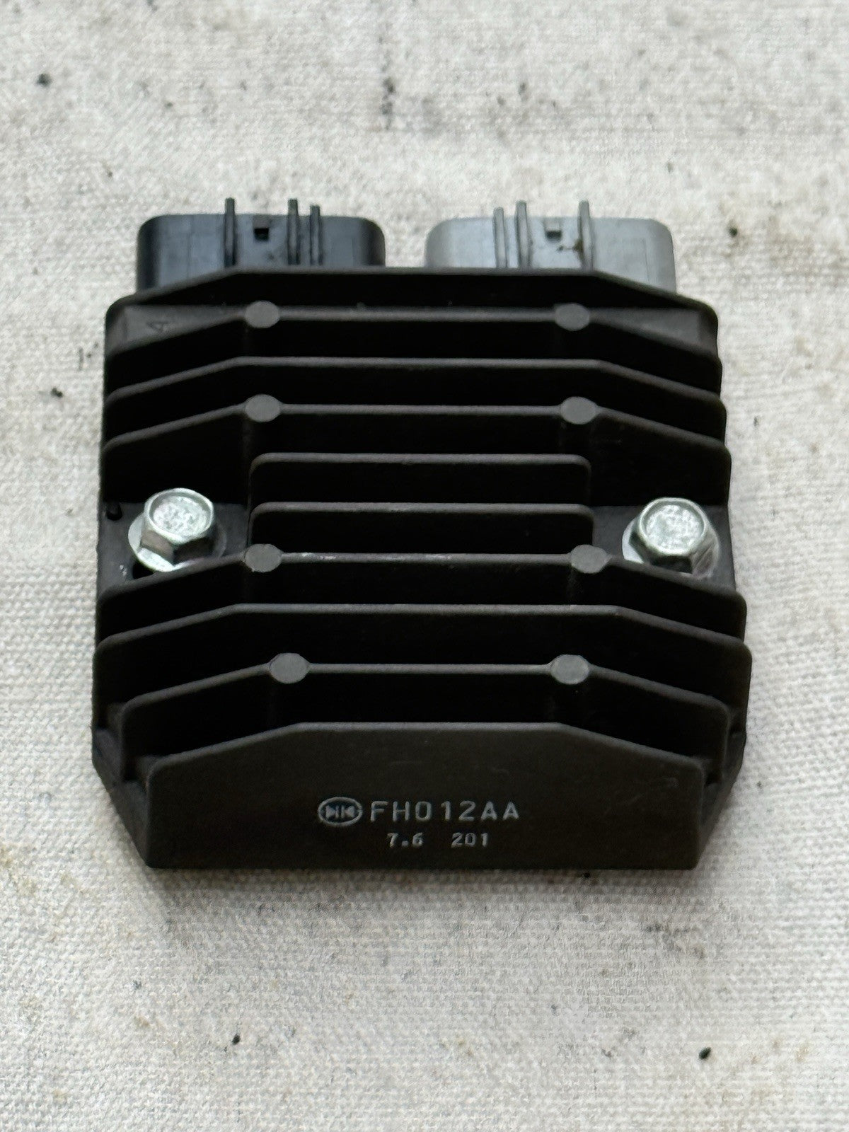 2007 - 2008 Yamaha YZF R1 OEM Voltage Regulator FH012AA0