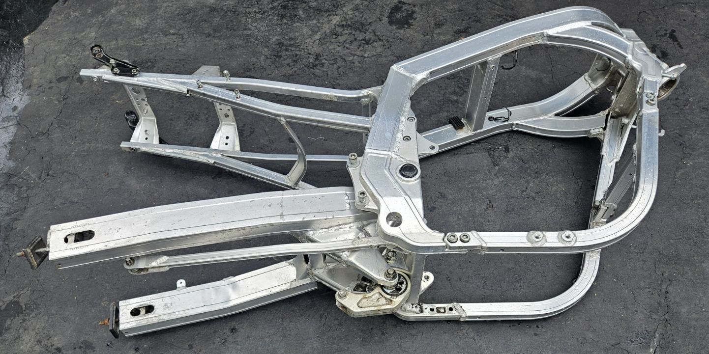 1987 Suzuki GSXR1100 OEM Main Frame Chassis Straight w/ Papers