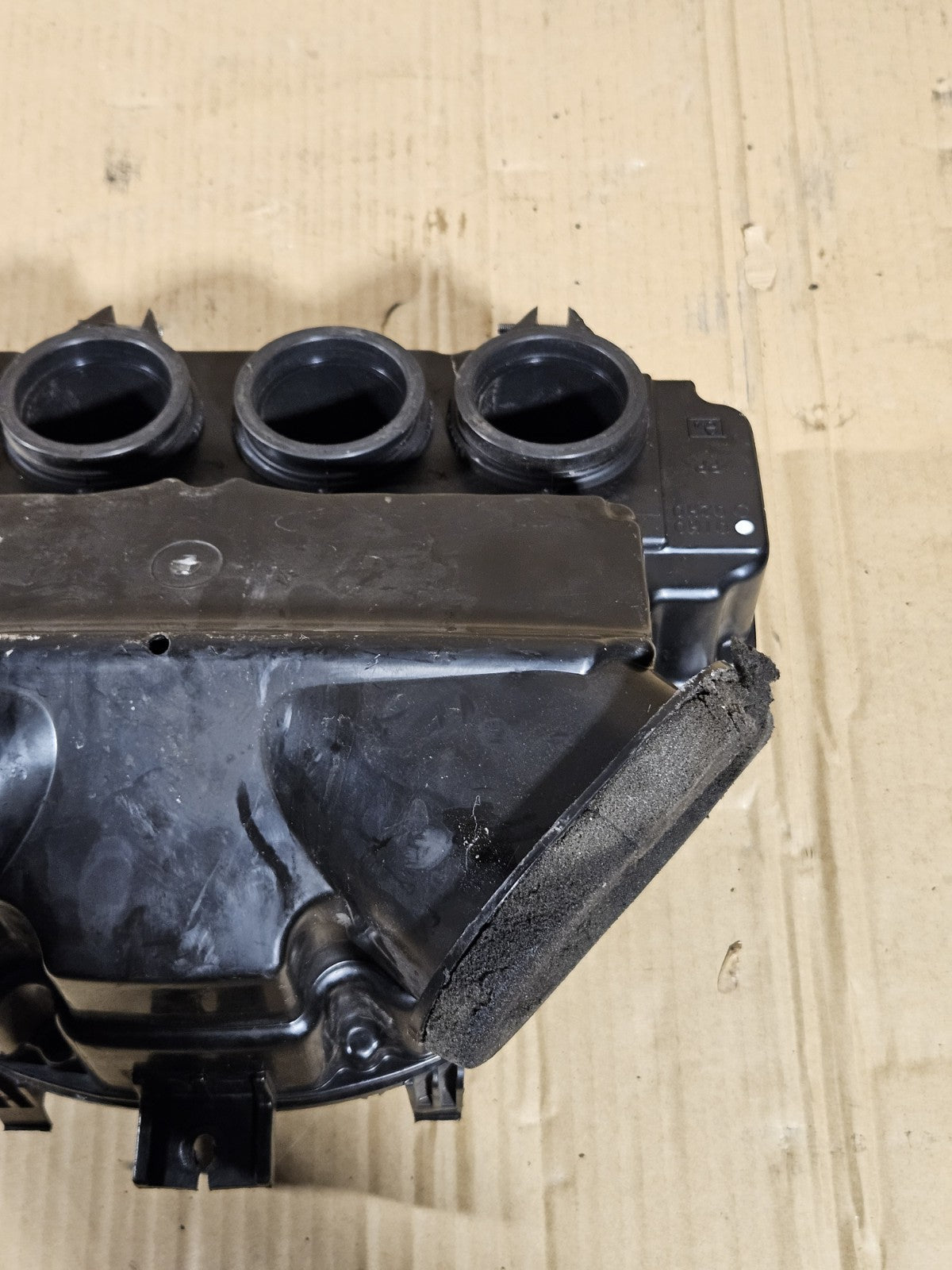 2006 Suzuki GSXR600 Airbox Partial OEM 1370001H01 2006-2007 Genuine Intake 9