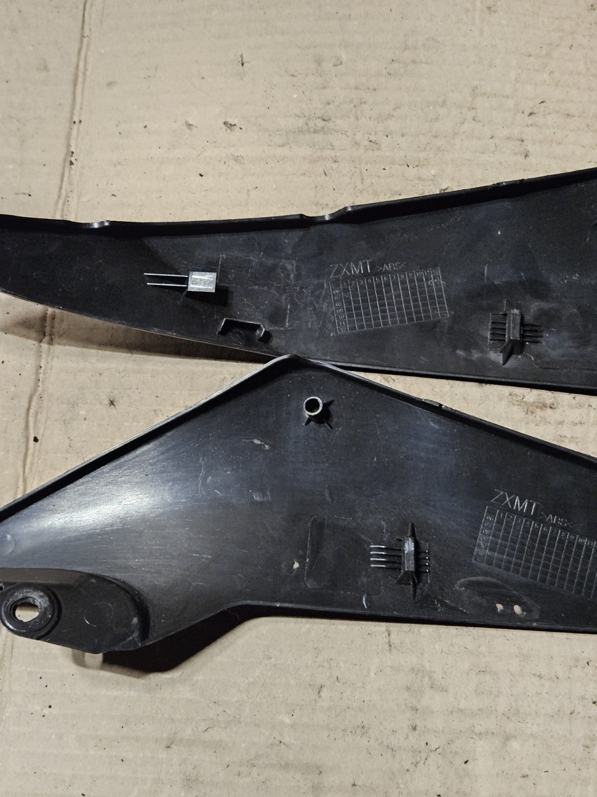 2008-2016 Yamaha YZF-R6 R6 OEM Fuel Tank Side Covers Panels Pair 13S-24106-00-004