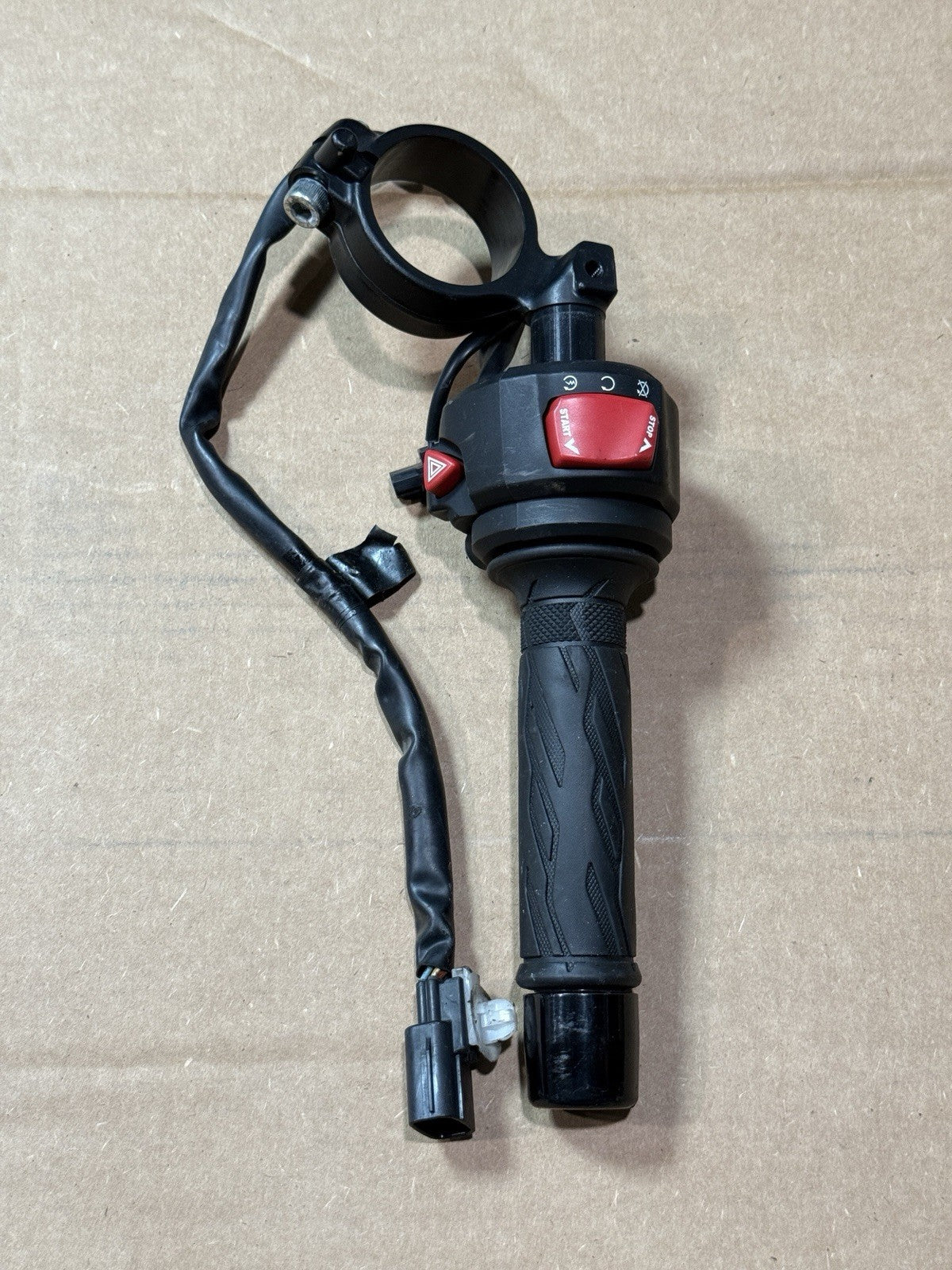 17-25 Suzuki GSXR1000 GSX-R1000R OEM Right Clip On Kill Start Switch 56111-17K0113