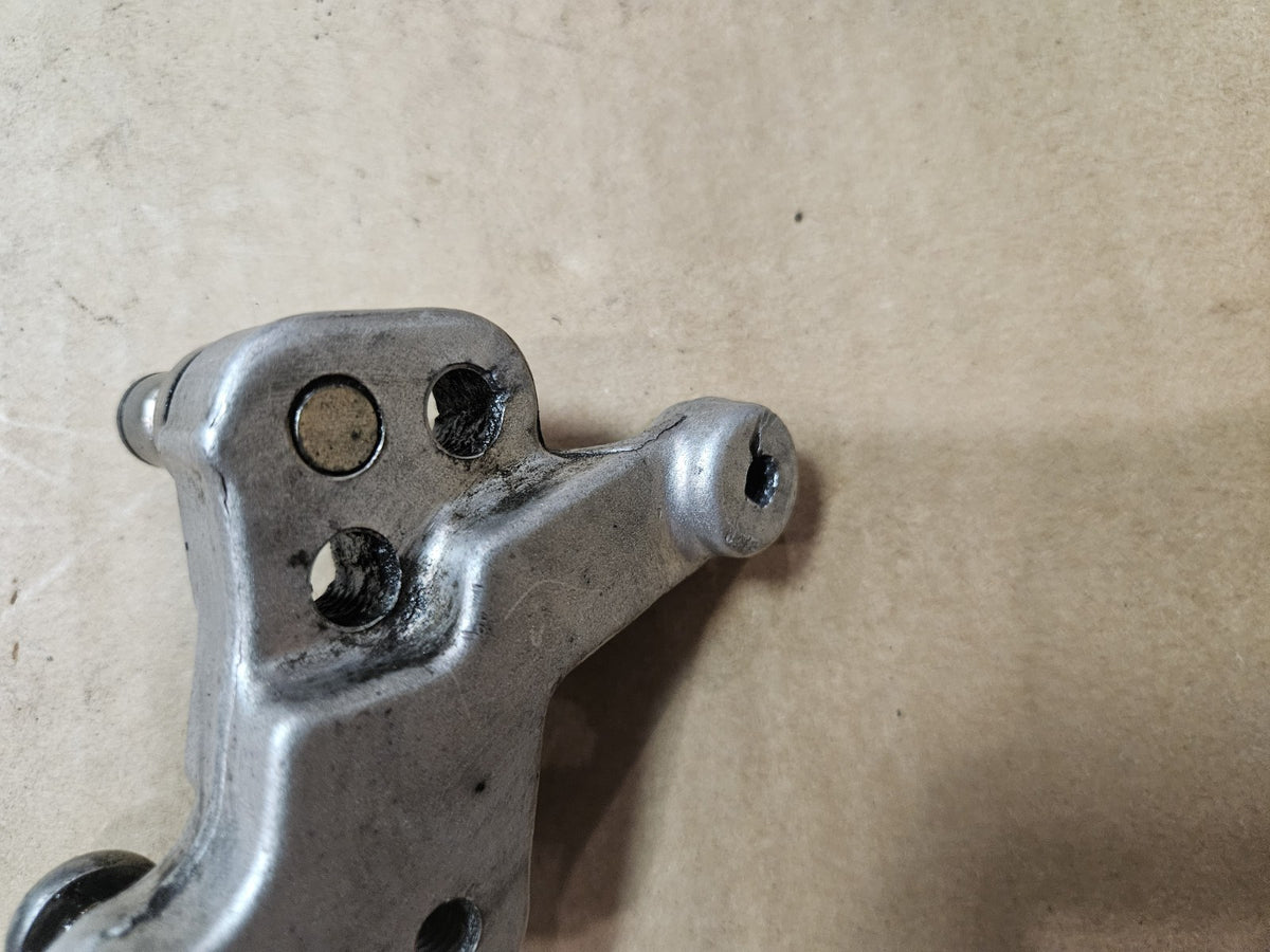 2006-2010 Suzuki GSXR600 GSXR750 OEM Gear Shift Lever Bracket Mount 25681-01H004