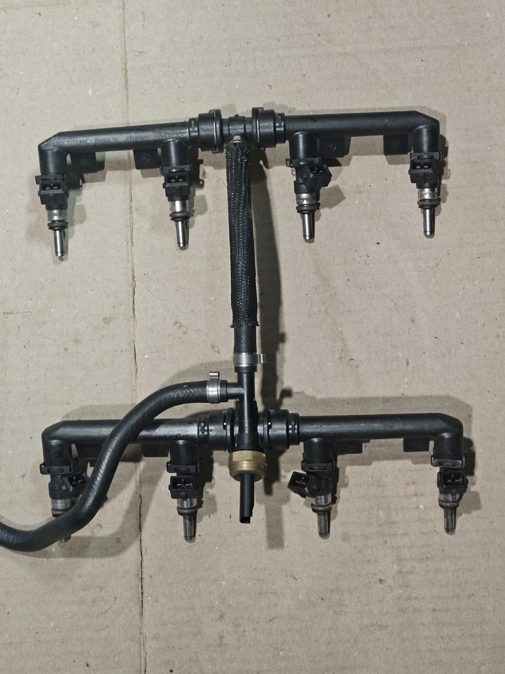 2013 10-14 BMW S1000RR Fuel Gas Petrol Injector Injection Nozzle Rail Pipe OEM