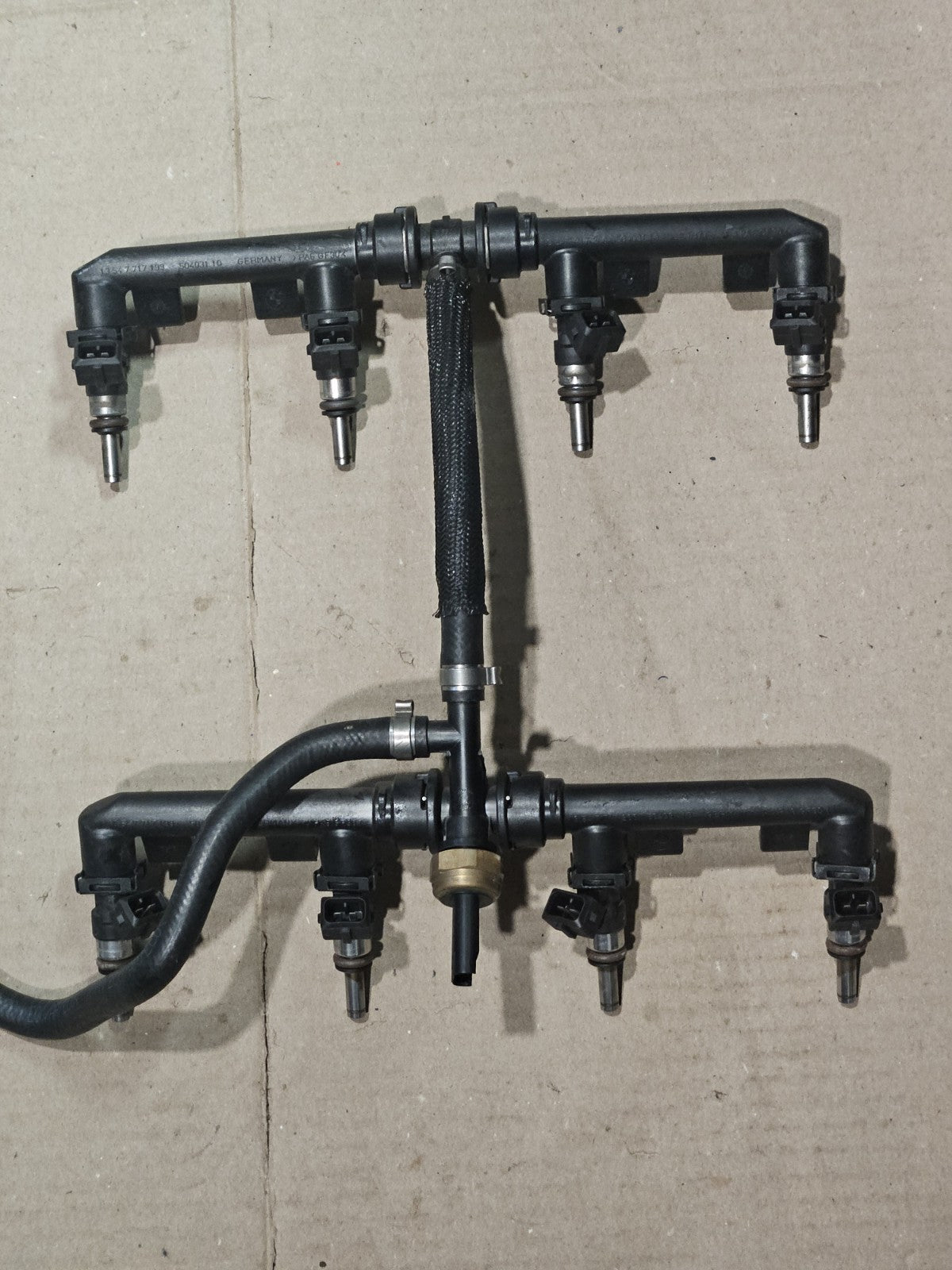 2013 10-14 BMW S1000RR Fuel Gas Petrol Injector Injection Nozzle Rail Pipe OEM