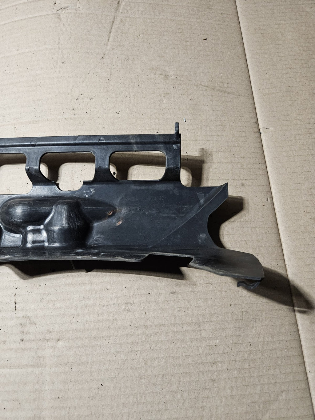 2006-2007 Suzuki GSXR600 GSXR750 OEM Radiator Mount Bracket Cover 17750-01H006