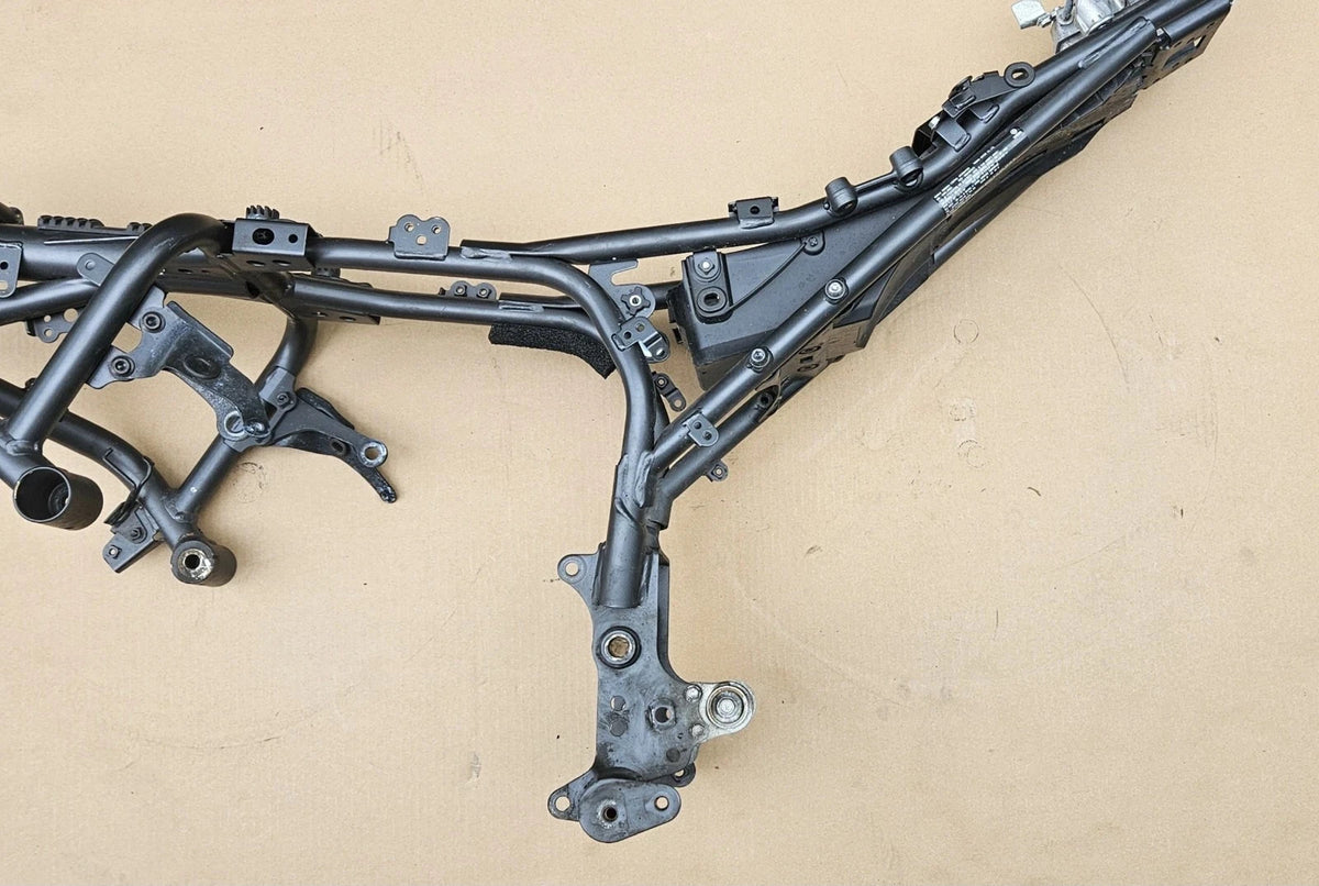 2022-2025 Yamaha YZF R7 OEM Main Frame Chassis CLN Road Ready Straight NO DAMAGE1