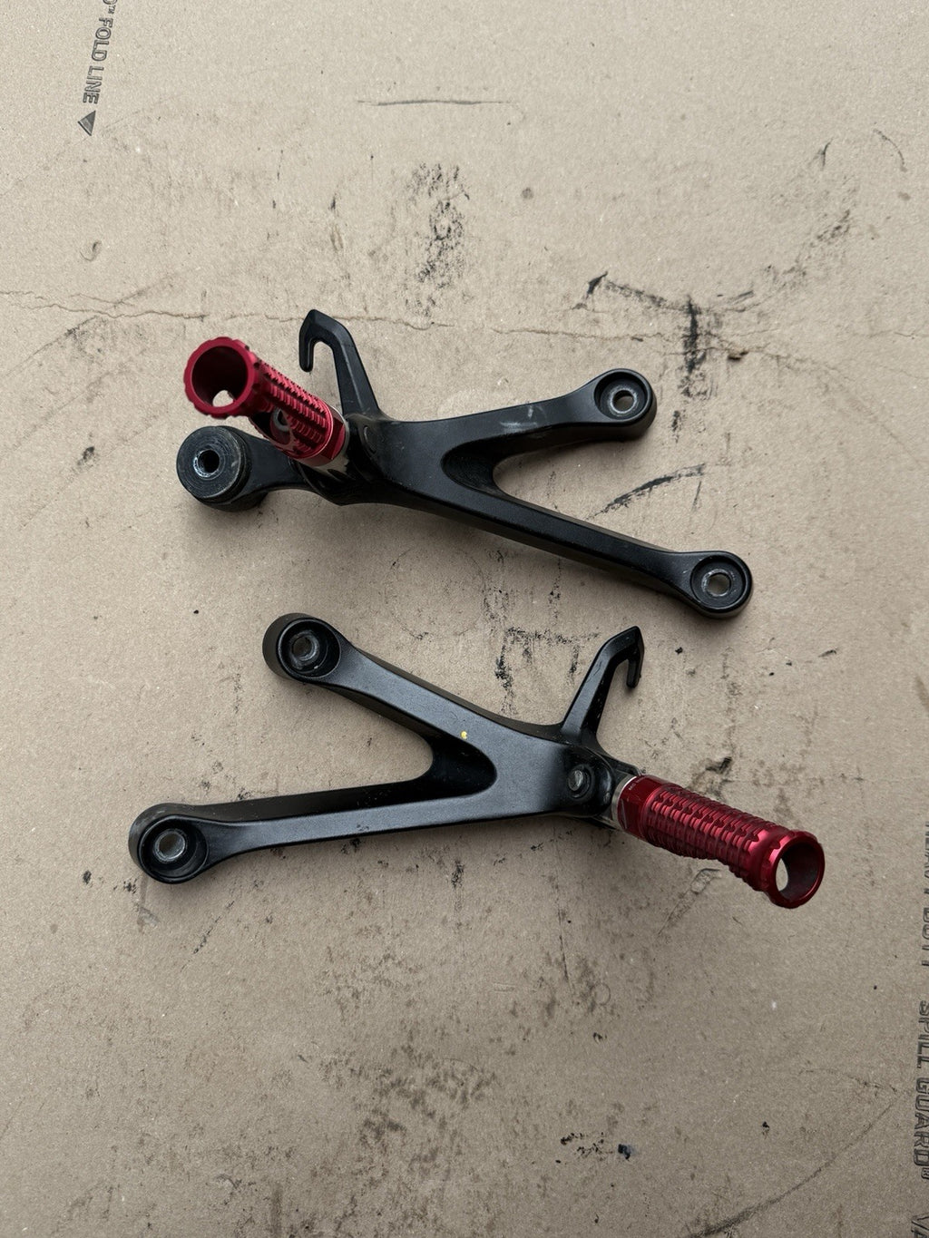 2017-2025 Suzuki GSXR1000 GSXR1000R OEM Rear Passenger Pillion Foot Pegs L&R L70