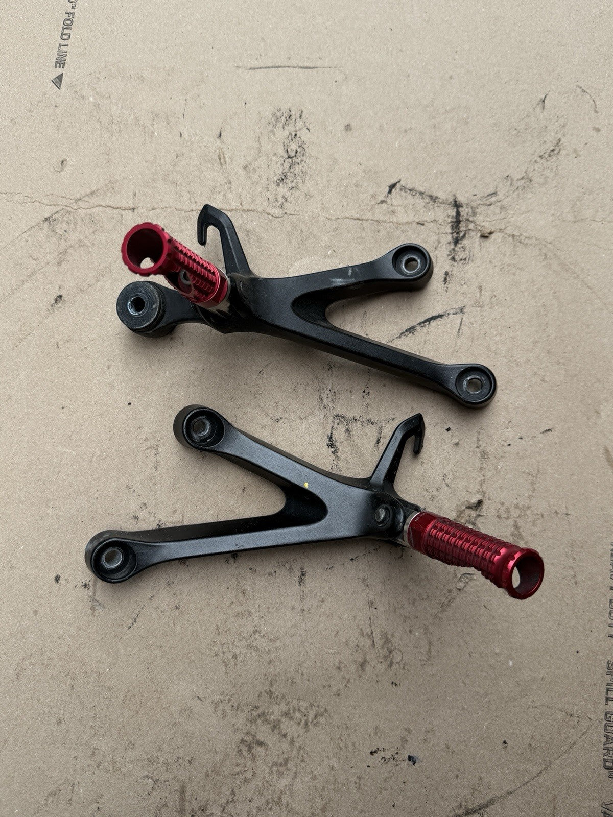 2017-2025 Suzuki GSXR1000 GSXR1000R OEM Rear Passenger Pillion Foot Pegs L&R L70