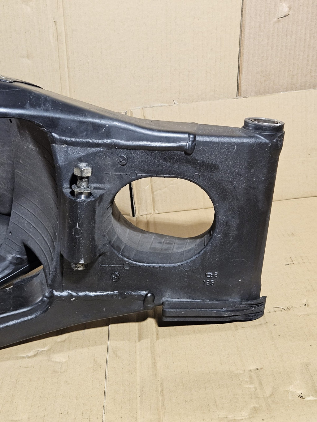 08-16 YAMAHA YZF R6 R6R YZFR6 REAR SWINGARM BACK SUSPENSION SWING ARM OEM17