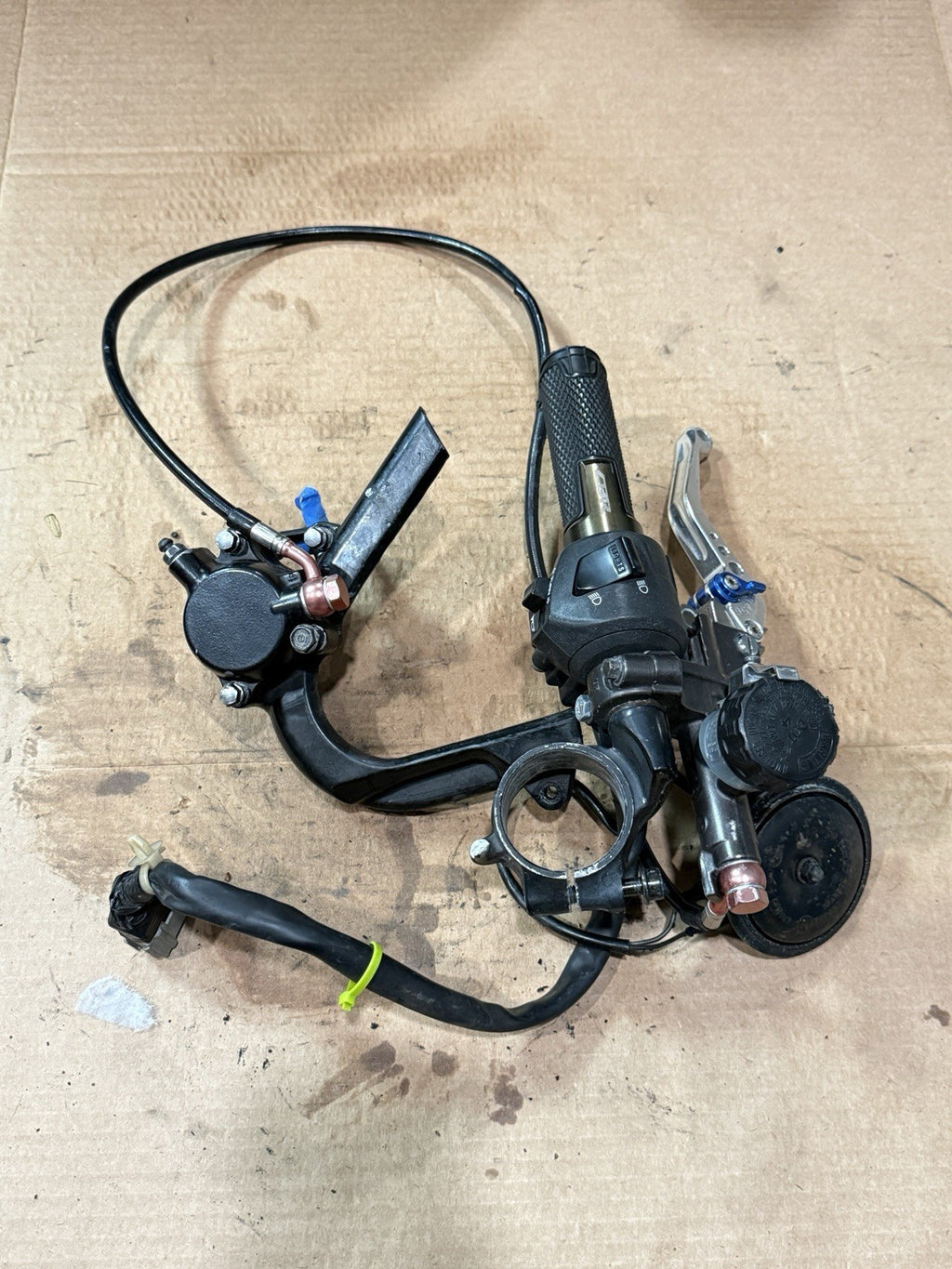 06-07 Honda CBR1000RR Clutch Master Cylinder Lever Line Clip On OEM Front