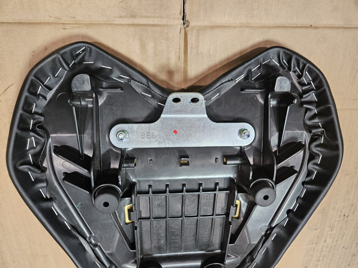 2022-2025 Yamaha YZF-R7 R7 OEM Front Rider Driver Seat Saddle Cushion Pad Genuin4