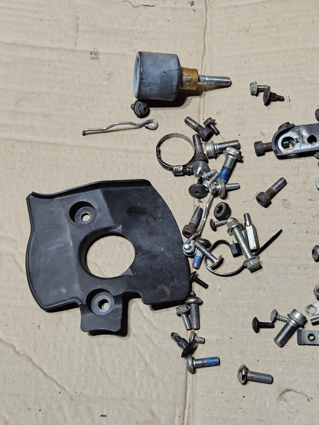 2006-2007 Suzuki GSXR600 GSXR750 GSX-R 600 750 OEM Bolts Brackets Hardware Lot5