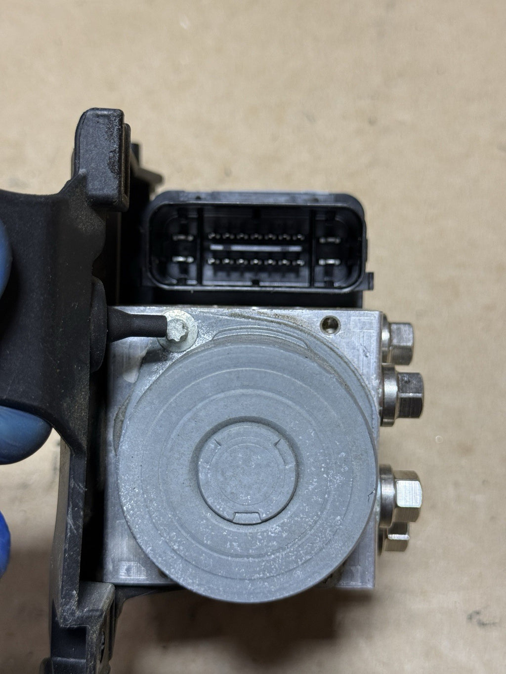 15-18 Aprilia Tuono 1100 RSV4 OEM ABS Brake Servo Control Unit 2D00265