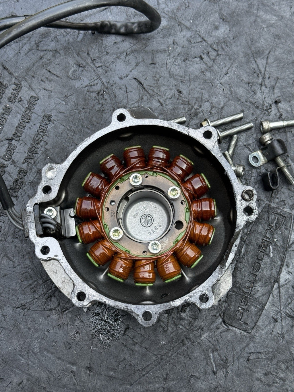 11-15 Kawasaki NINJA ZX10R LEFT SIDE ENGINE STATOR COVER MAGNETO ALTERNATOR OEM5