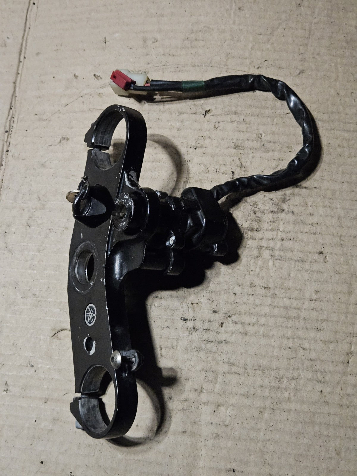 2008-2010 Yamaha YZF-R6 R6 OEM Top Triple Tree Ignition Switch 2C0-82501-10-000