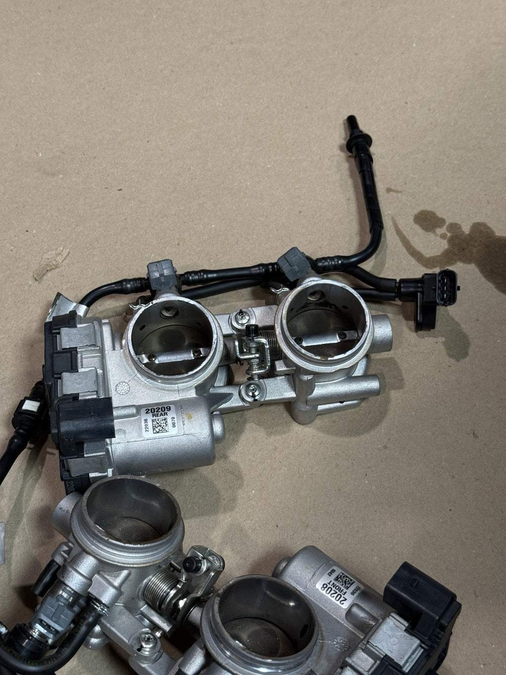 Aprilia RSV4 1100 Factory 21+ Front Rear Throttle Bodies Body Fuel Injectors