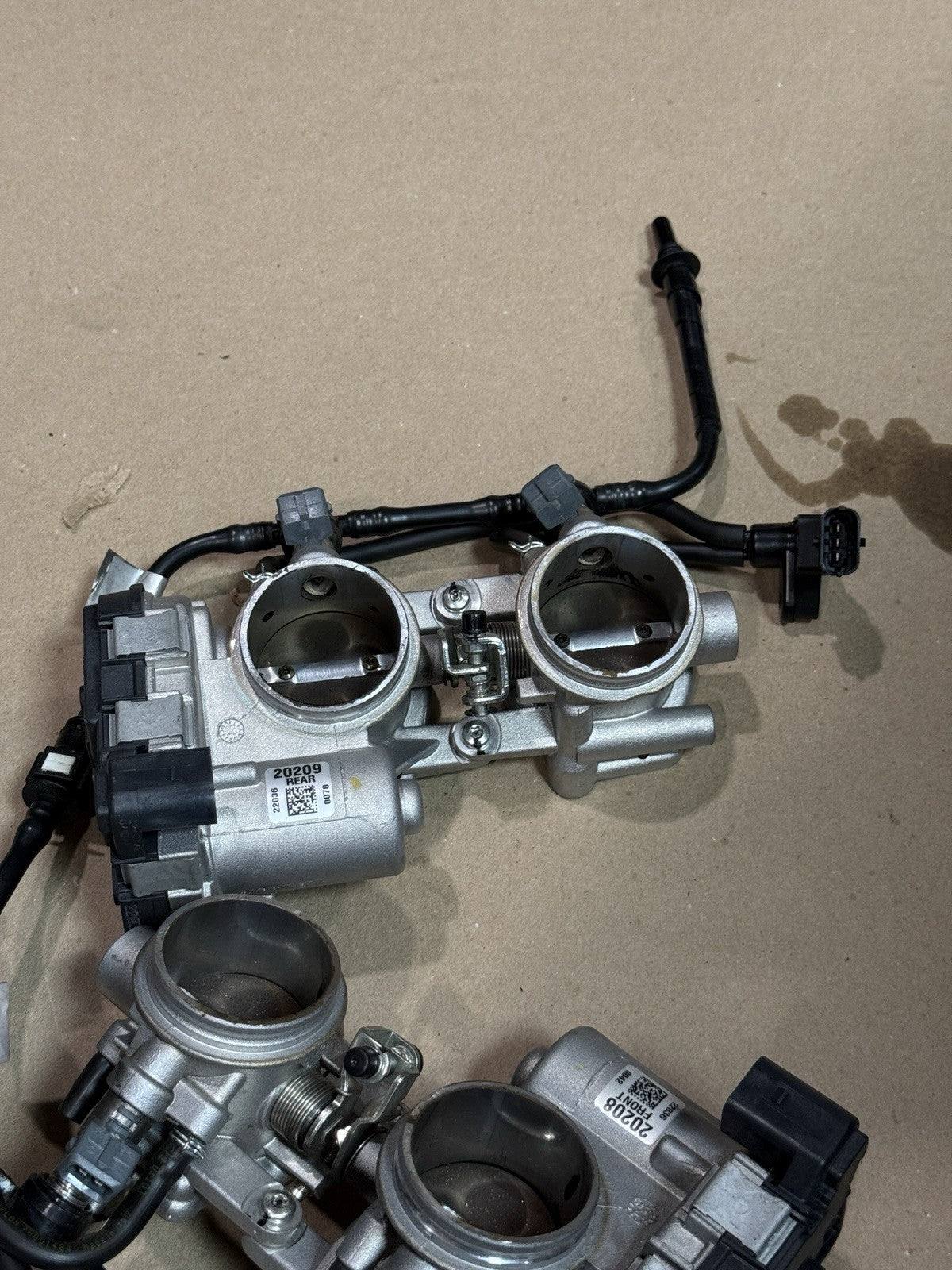 Aprilia RSV4 1100 Factory 21+ Front Rear Throttle Bodies Body Fuel Injectors