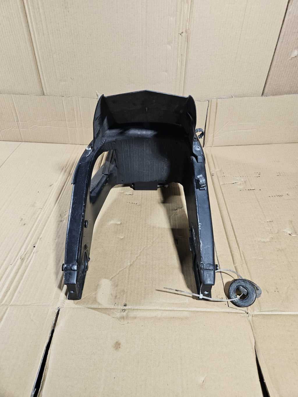 08-16 YAMAHA YZF R6 R6R YZFR6 REAR SWINGARM BACK SUSPENSION SWING ARM OEM5