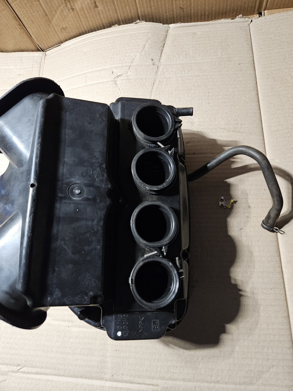 2006-2007 Suzuki GSXR600 GSX-R600 K6 K7 OEM Air Box Cleaner Housing 13700-01H0114