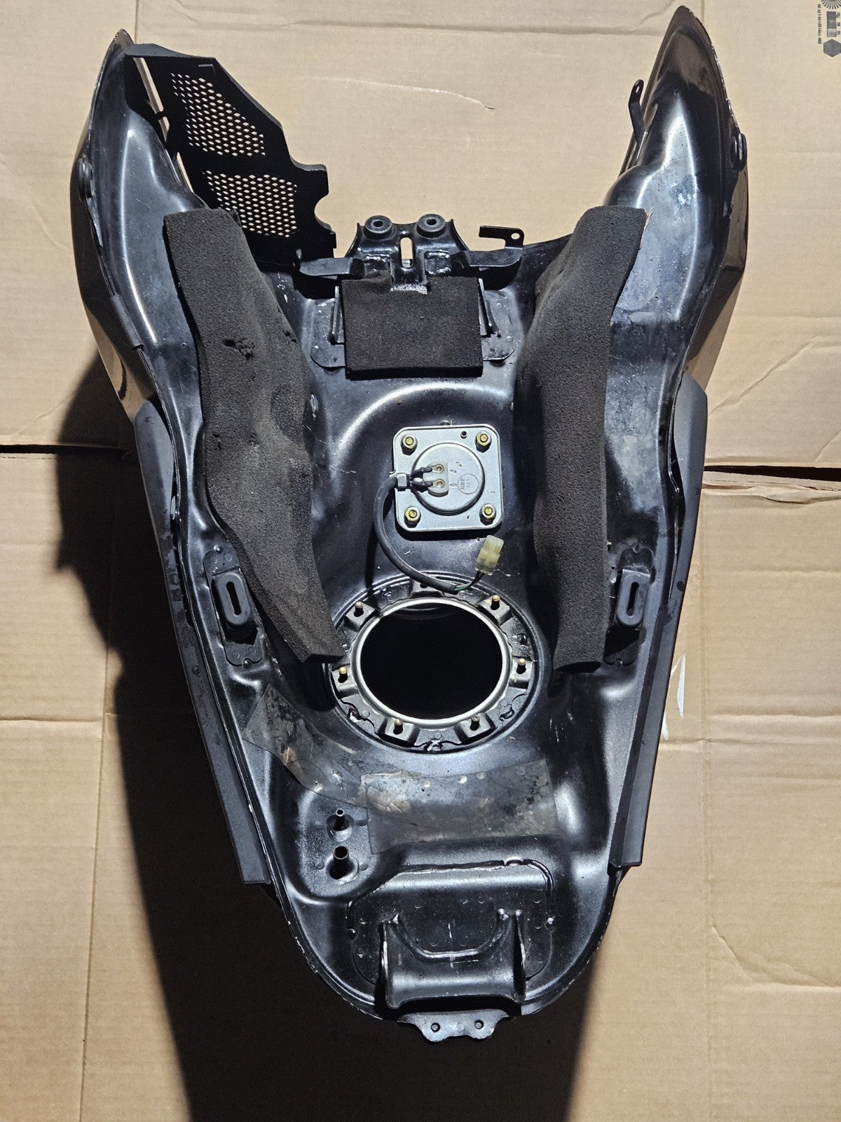 08-16 CB1000R Small Dent Gas Tank Fuel Cell Petrol Reservoir Black OEM Pump Cap
