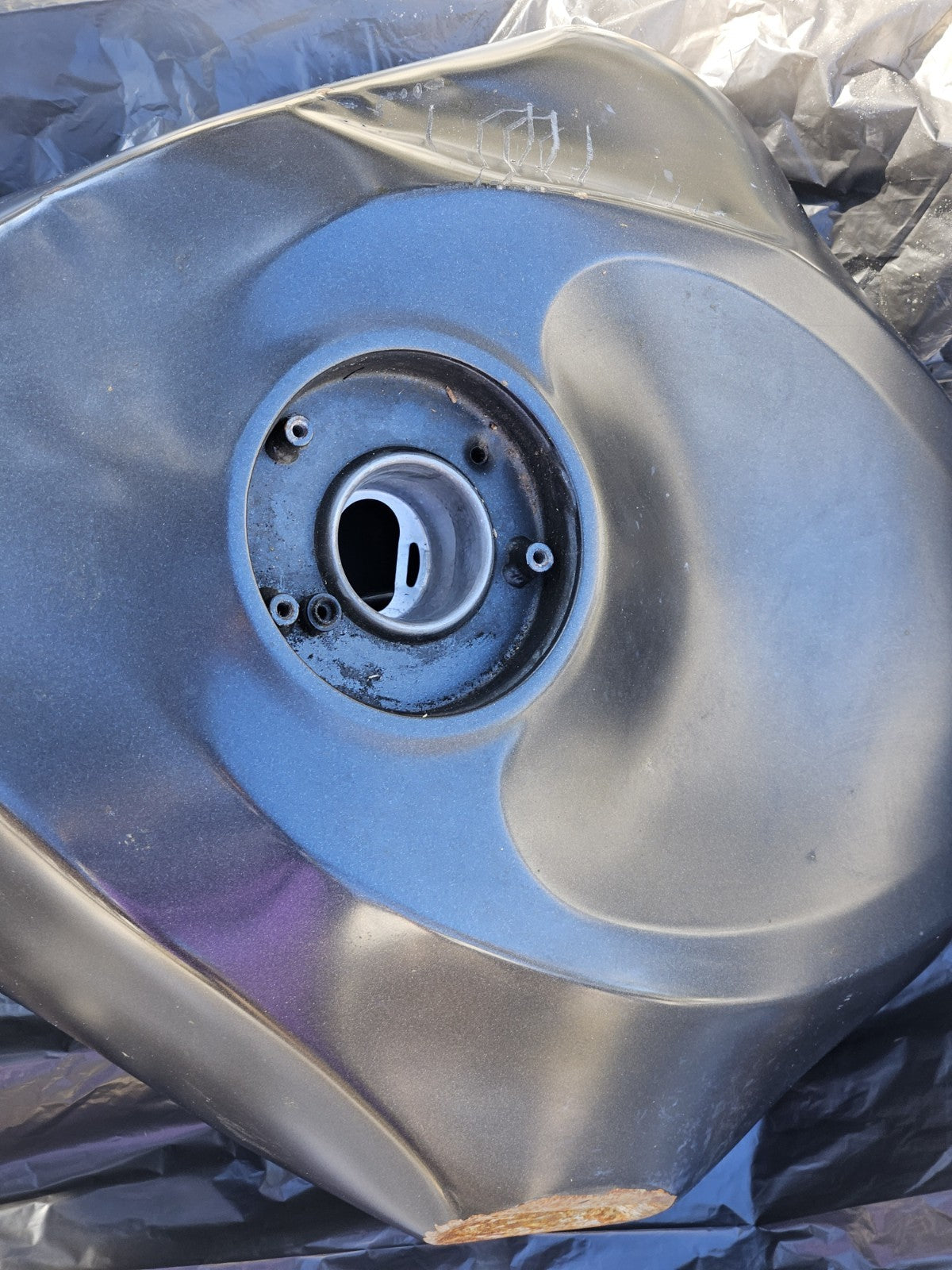 13-18 2015 Kawasaki ZX6R 636 OEM Gas Fuel Tank Petrol Reservoir Damaged
