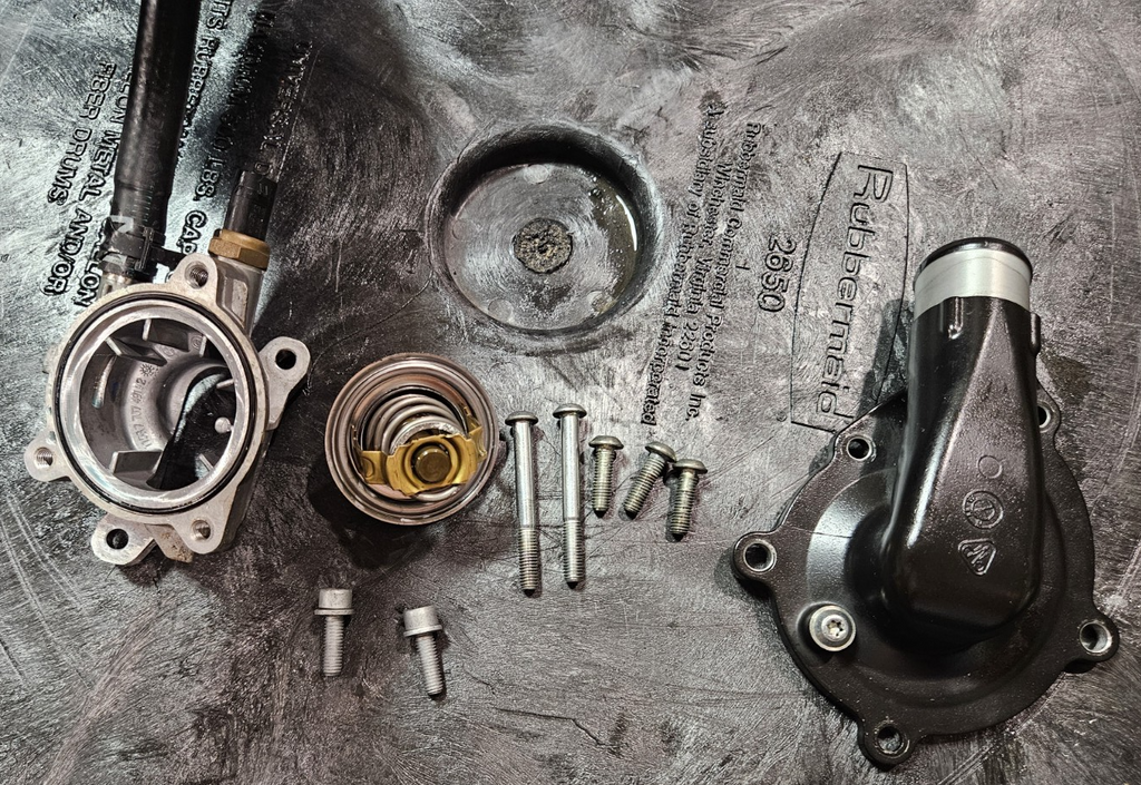 15-19 2015 BMW S1000R OEM Water Pump Chain Rotor Cover Thermostat Engine Lot