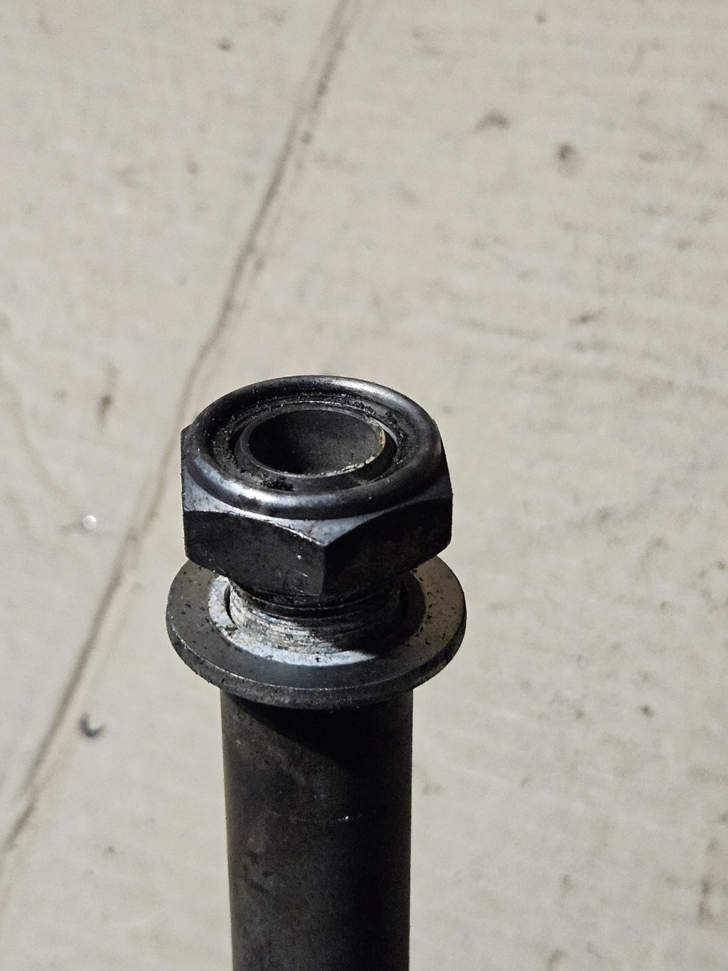 07-20 Yamaha YZF-R6 R6 OEM Rear Swingarm Pivot Bolt Shaft Axle 2C0-22141-10-005