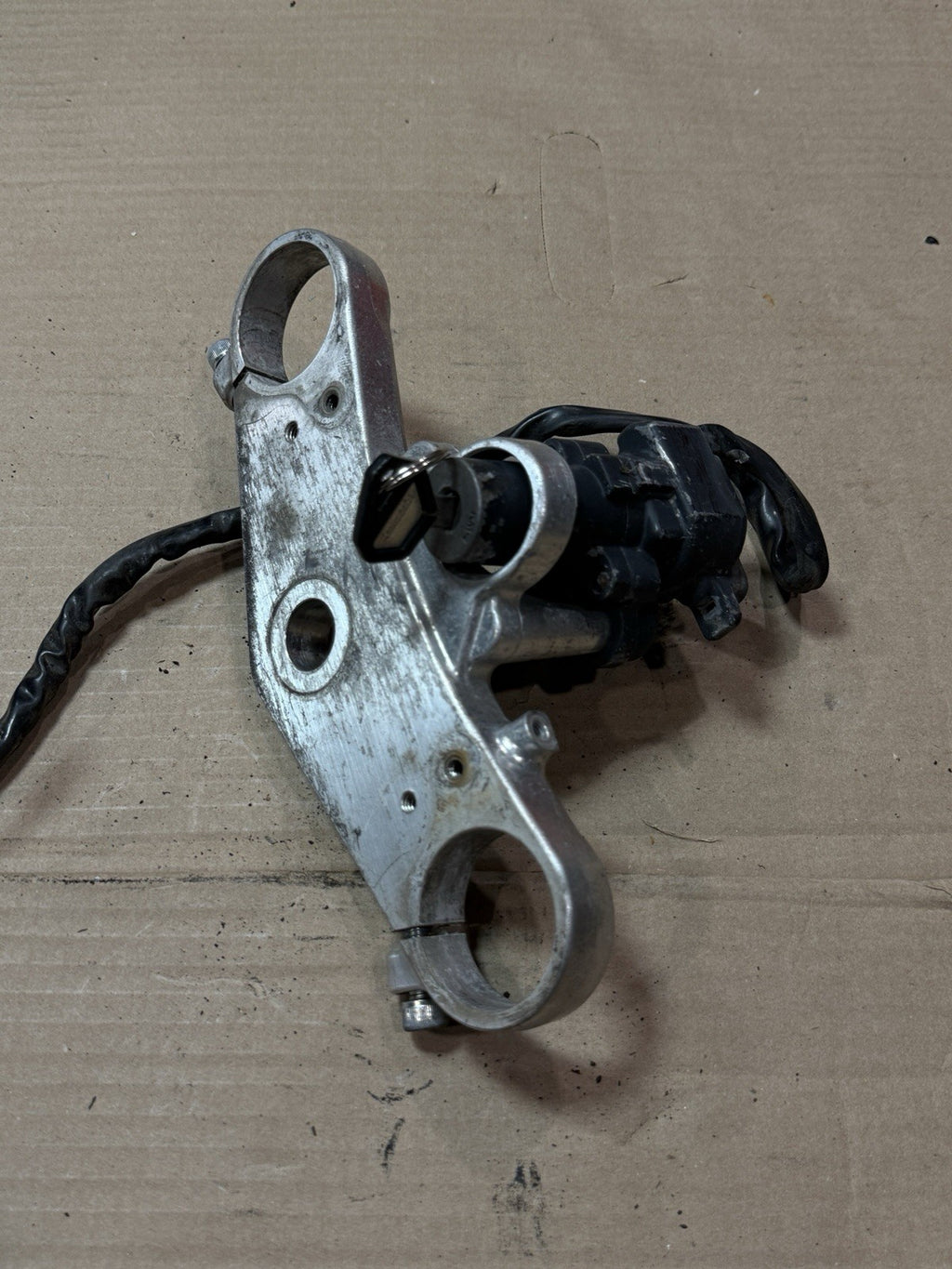 1998 1999 Kawasaki Ninja ZX6R ZX600G OEM Upper Triple Tree Ignition Switch Key2