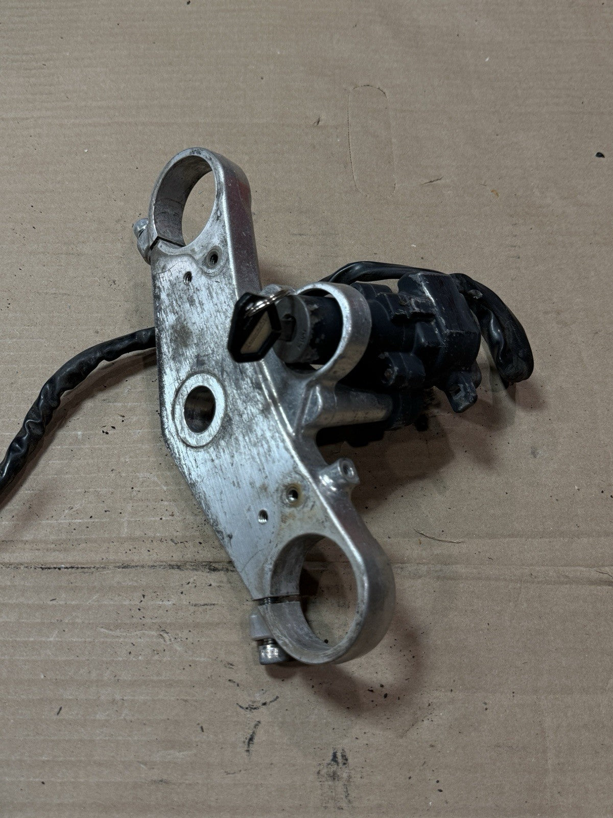 1998 1999 Kawasaki Ninja ZX6R ZX600G OEM Upper Triple Tree Ignition Switch Key2