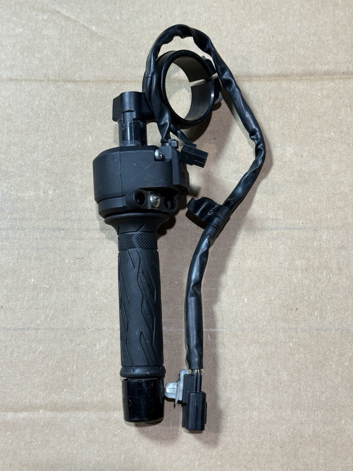 17-25 Suzuki GSXR1000 GSX-R1000R OEM Right Clip On Kill Start Switch 56111-17K0111