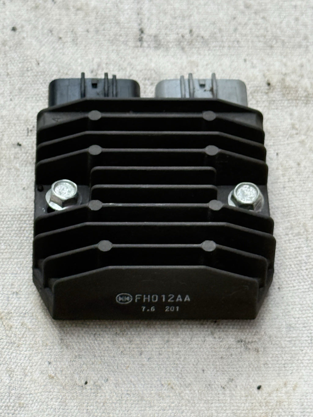 2007 - 2008 Yamaha YZF R1 OEM Voltage Regulator FH012AA6