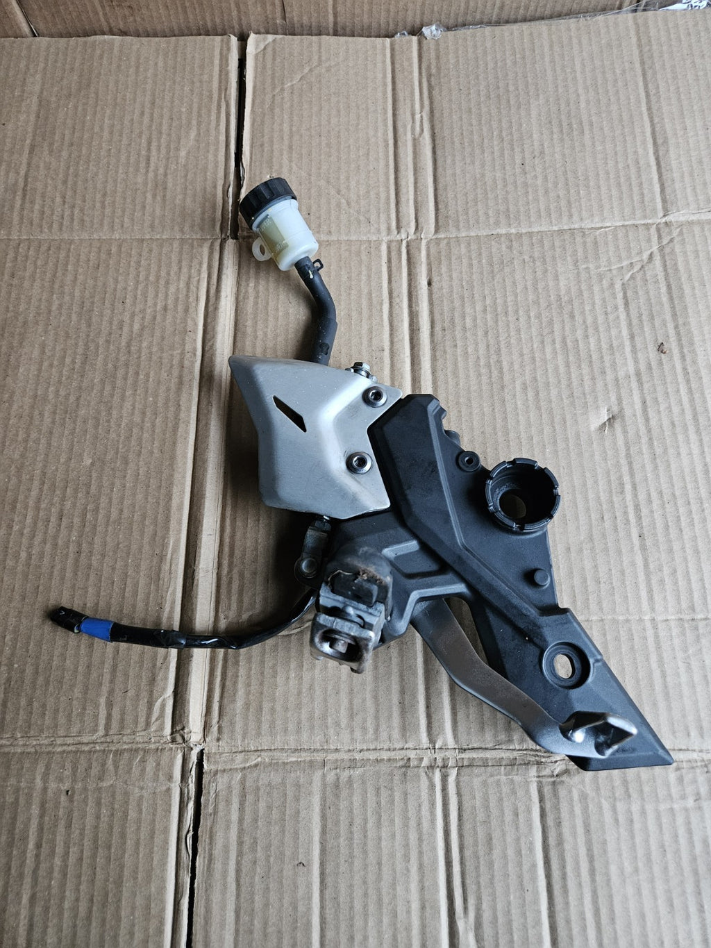 17-19 Kawasaki Ninja 650 Z650 OEM Right Rearset Rear Set Driver Foot Peg Bracket0