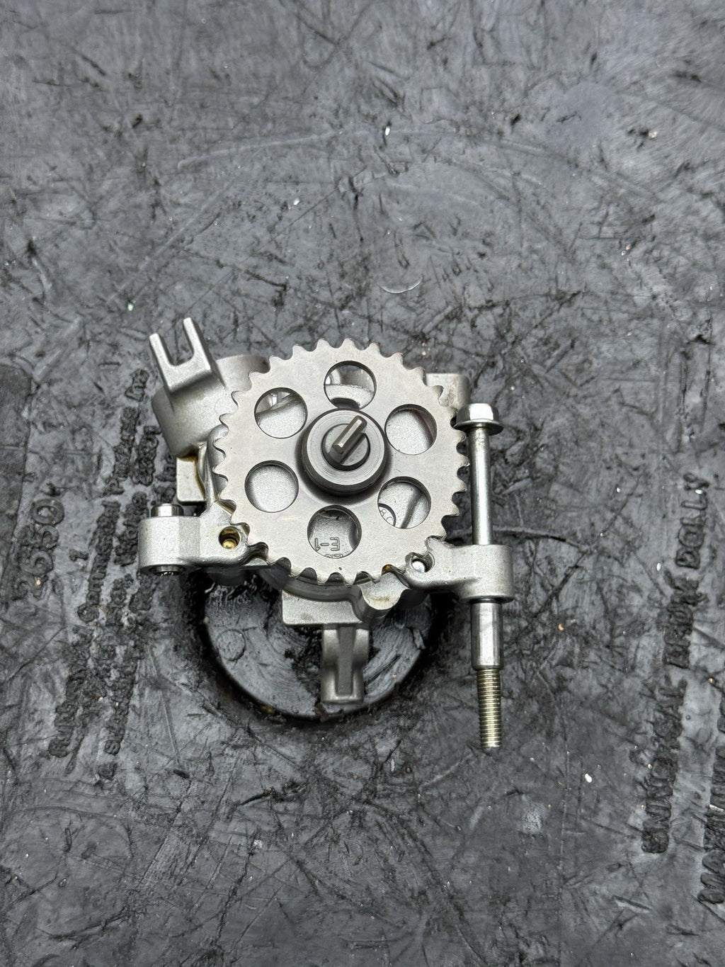 08-16 Yamaha YZF-R6 R6 OEM Engine Oil Pump Drive Chain Gear Motor Assembly2